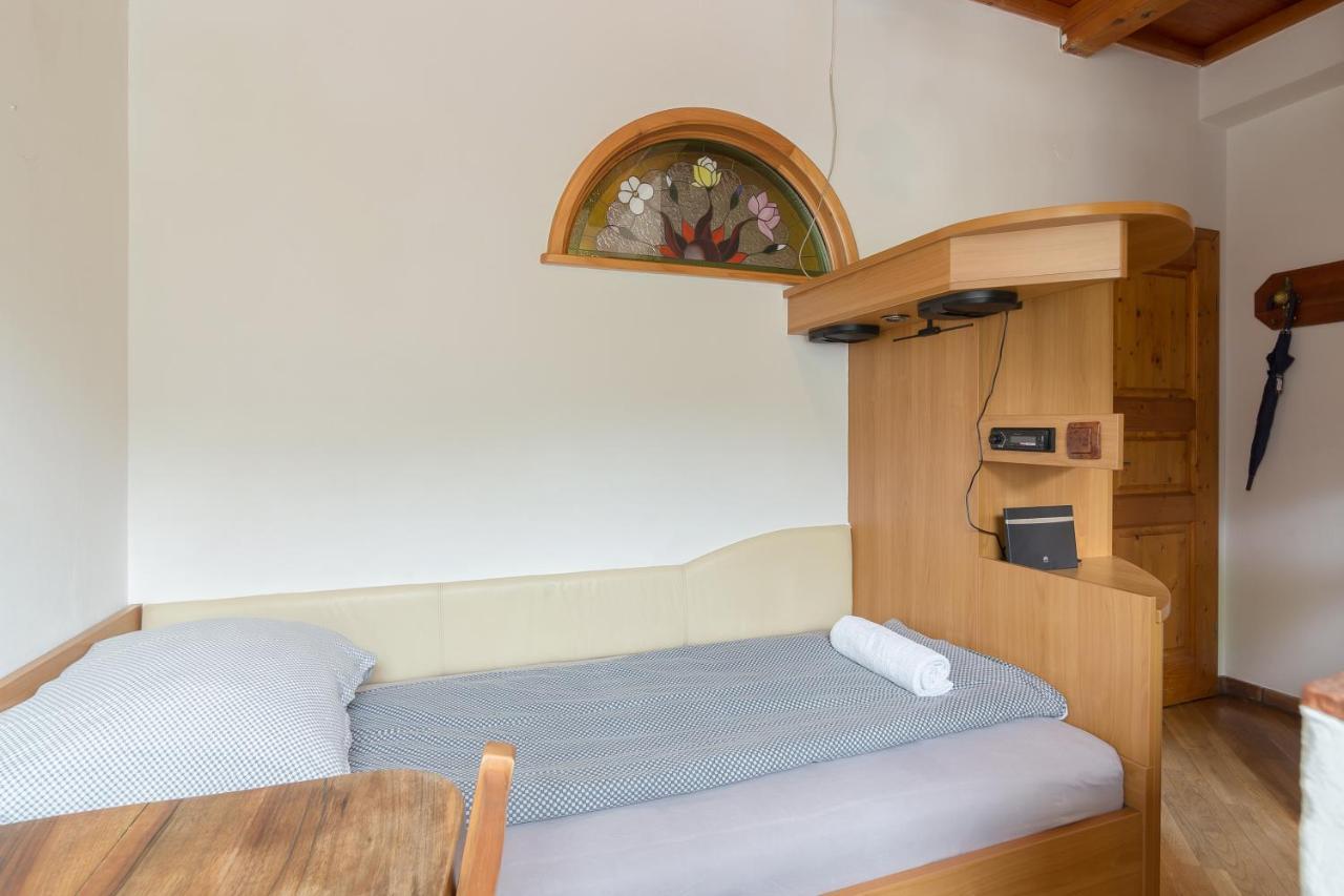 Cozy, Bright And Affordable Single Studio - Free Parking Ljubljana Kültér fotó