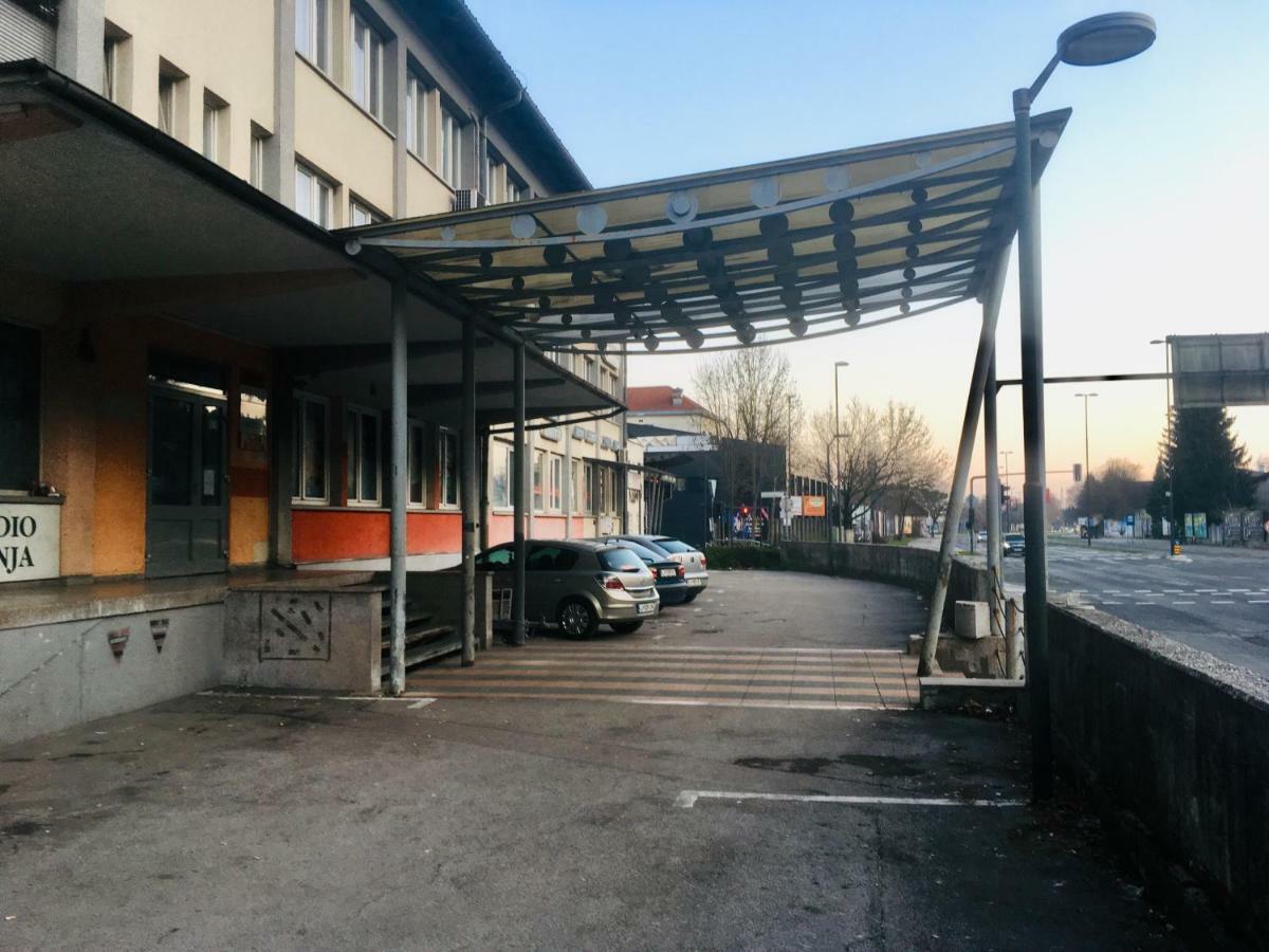 Cozy, Bright And Affordable Single Studio - Free Parking Ljubljana Kültér fotó
